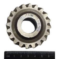 Шестерня привода масляного насоса