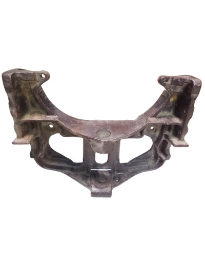 Брус передній