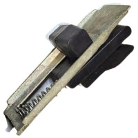 Засувка боковини капота