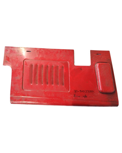 Боковина капота задня права МТЗ-892-950(вир-во Білорусь,МТЗ)